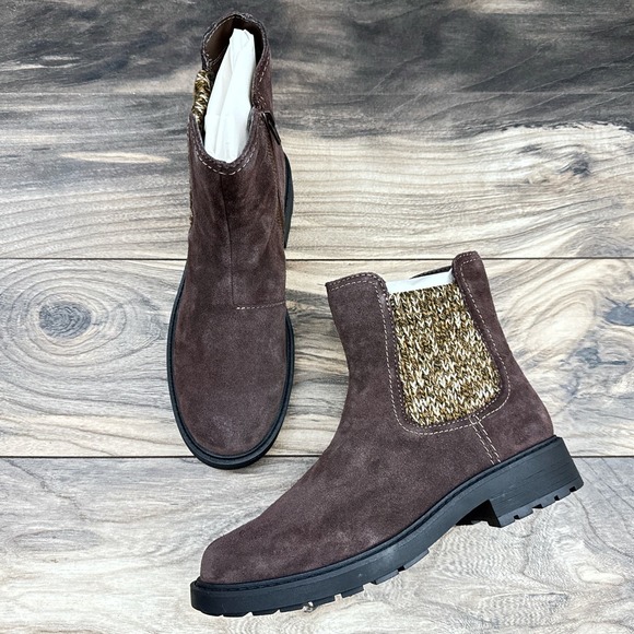 NIB Clarks Opal Sky 7M Dark Brown Suede Comfort Ankle Boots Booties - Picture 3 of 12